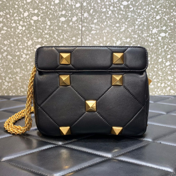 VALENTINO ONLINE EXCLUSIVE SMALL ROMAN STUD THE SHOULDER BAG WITH CHAIN