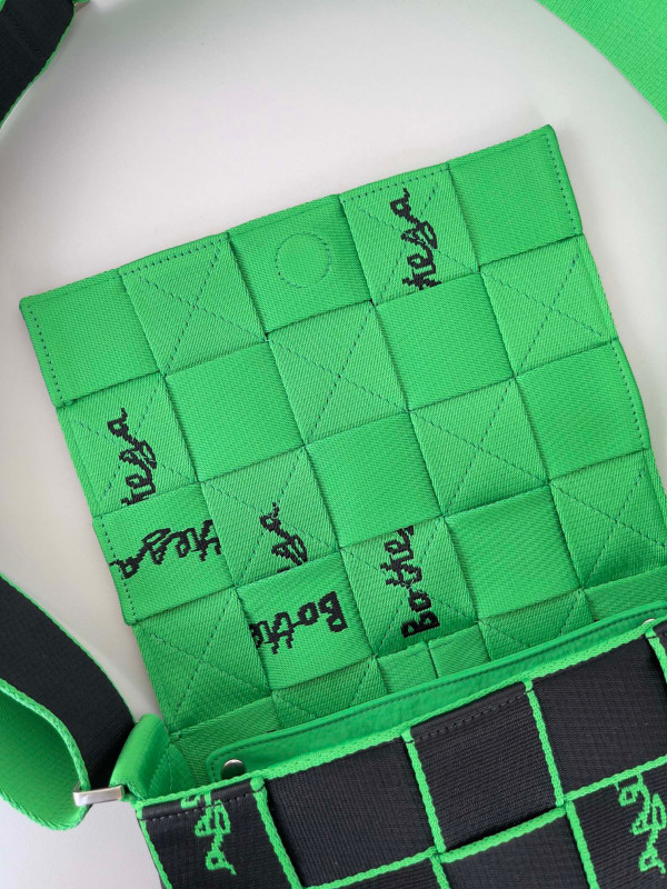 bo*te*ga Ve*ne*ta webbing