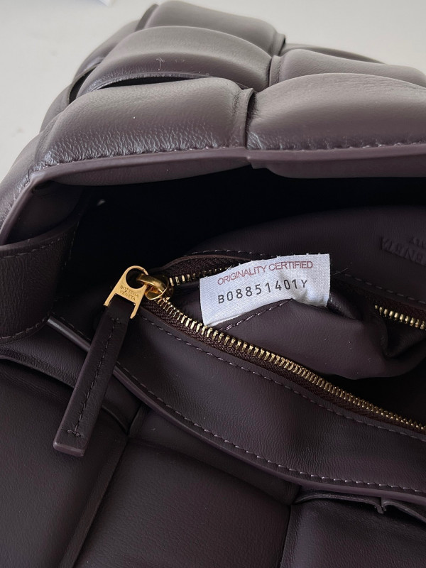 bo*te*ga Ve*ne*ta cassette