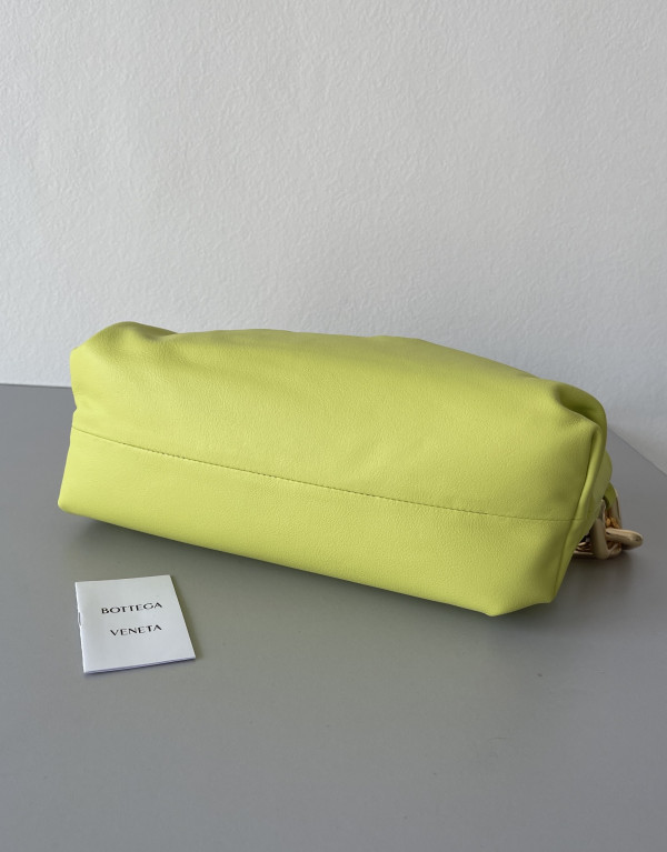 bo*te*ga Ve*ne*ta the chain pouch