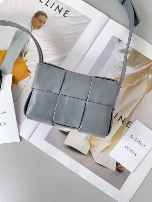 bo*te*ga Ve*ne*ta candy mini cassette-12*8*4cm