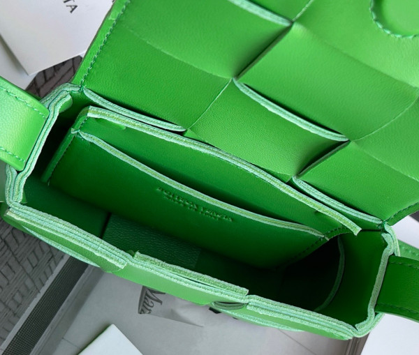 bo*te*ga Ve*ne*ta candy mini cassette-12*8*4cm