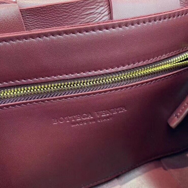 bo*te*ga Ve*ne*ta cassette