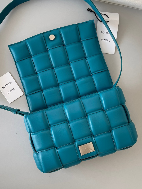 bo*te*ga Ve*ne*ta cassette