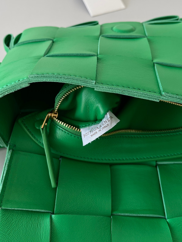 bo*te*ga Ve*ne*ta cassette