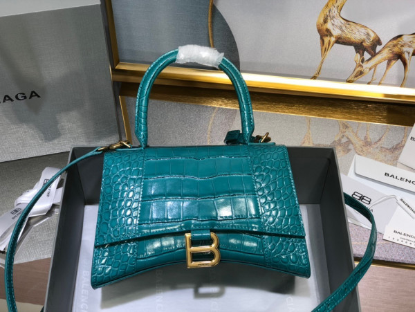 Ba*len*cia*ga hourglass