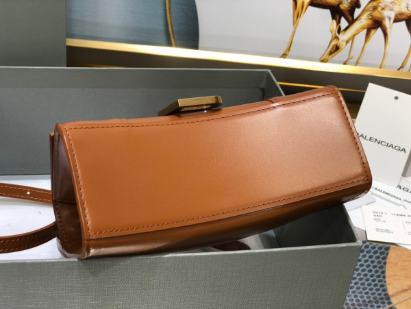 Ba*len*cia*ga hourglass