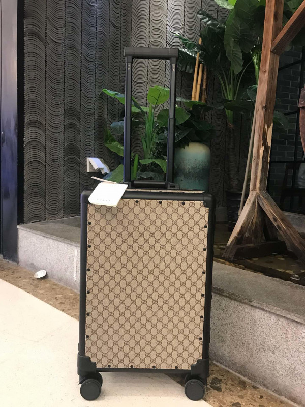 G*u*i travel box 20 inches