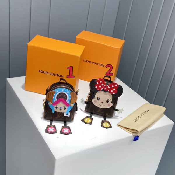 l0*is V*t0n bag charm