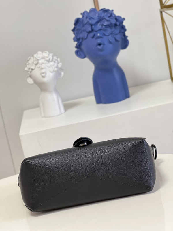 l0*is V*t0n saumur messenger