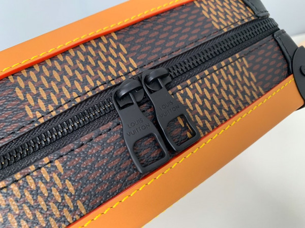 l0*is V*t0n soft trunk