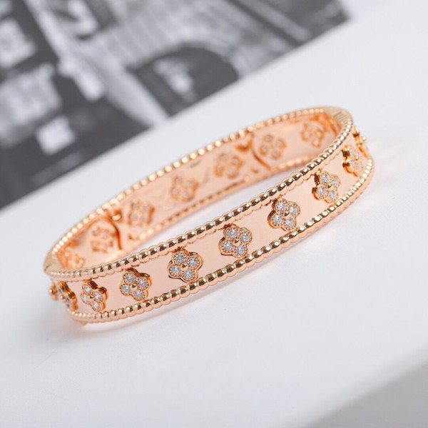V*N CL*F & arpels perlée bracelet