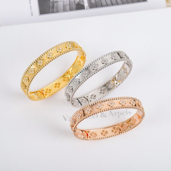 V*N CL*F & arpels perlée bracelet