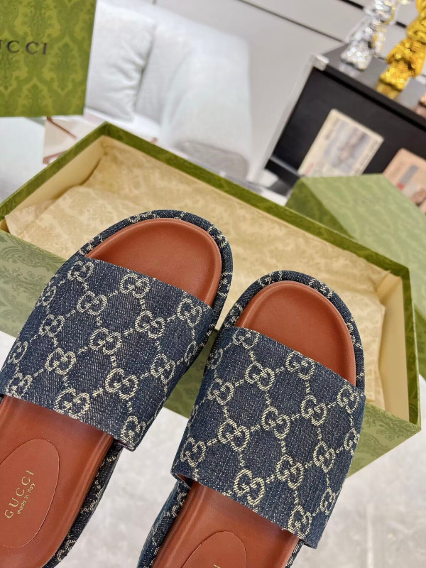 G*u*i  platform slide