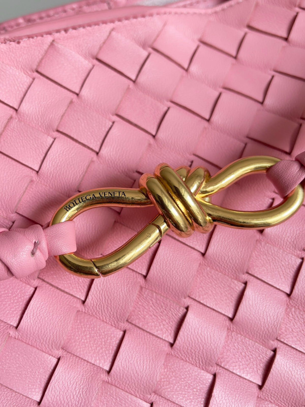 bo*te*ga Ve*ne*ta large andiamo