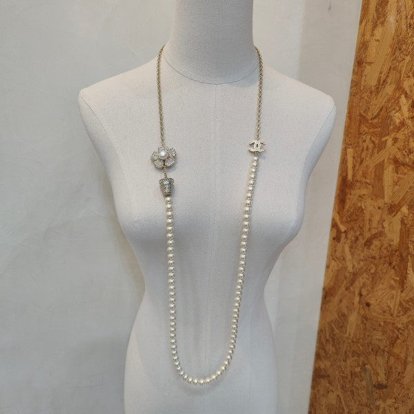 CL LONG NECKLACE