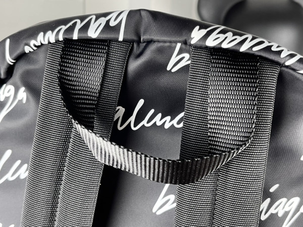 Ba*len*cia*ga backpack