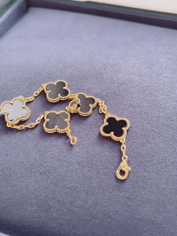 V*N CL*F & arpels perlée bracelet