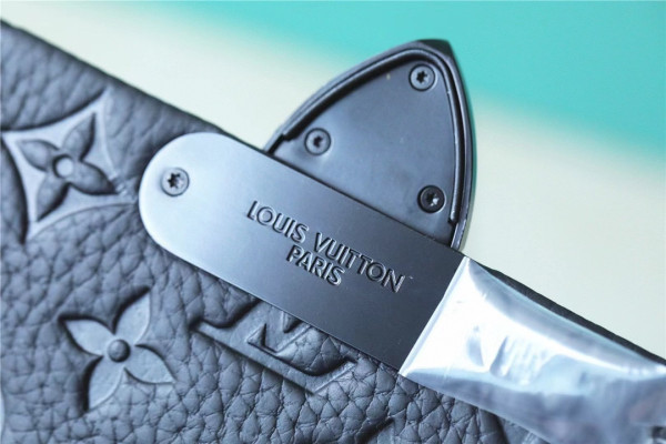 l0*is V*t0n s-cape messenger