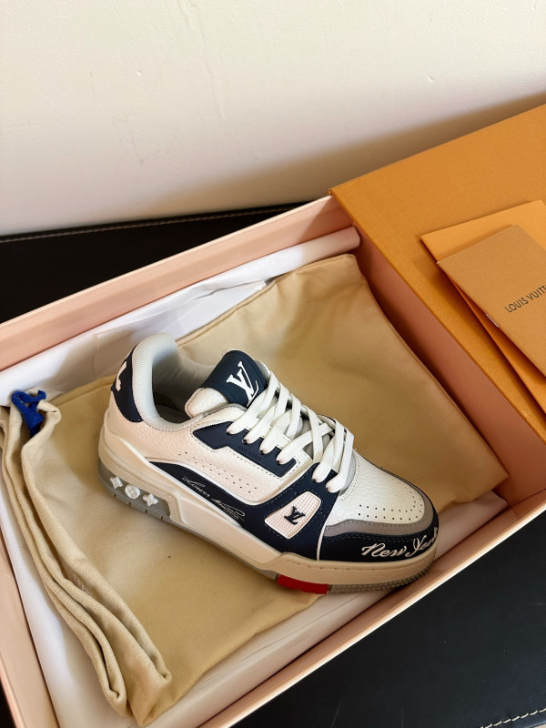 l0*is V*t0n sneakers