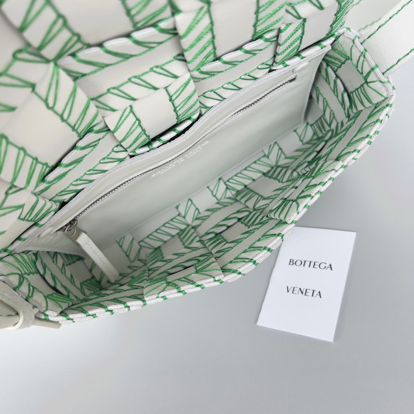 bo*te*ga Ve*ne*ta cassette-23*15*5.5cm