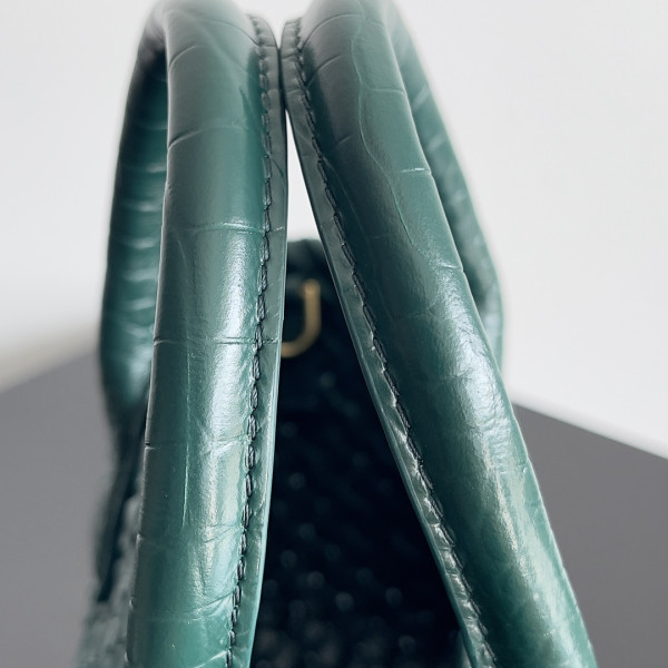 bo*te*ga Ve*ne*ta mini cabat-22*6.5*15.5cm