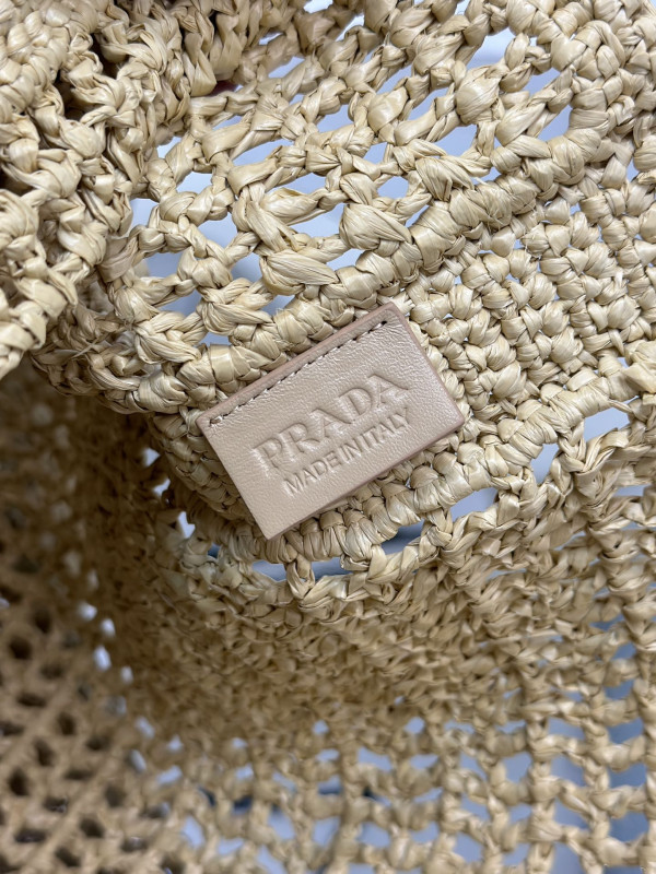 Pra*a crochet tote bag