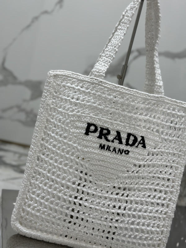 Pra*a crochet tote bag