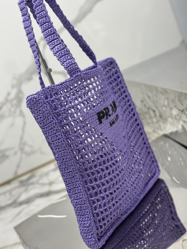 Pra*a crochet tote bag