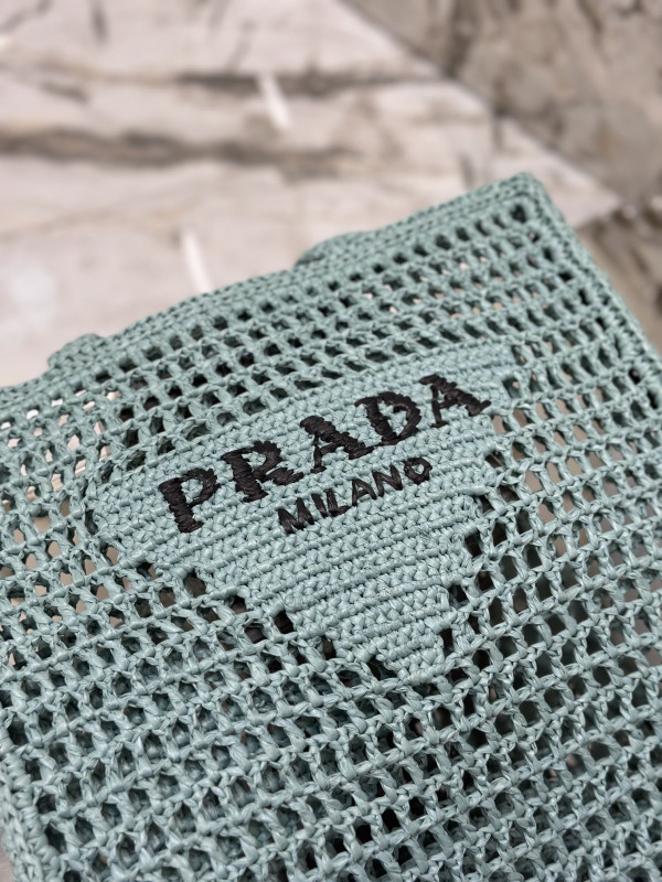 Pra*a crochet tote bag