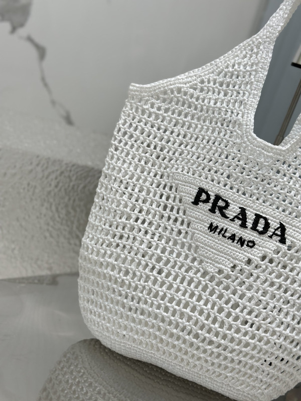 Pra*a crochet tote bag