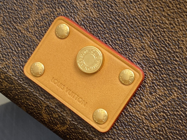 l0*is V*t0n soul trunk-19*15*7cm