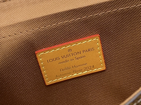 l0*is V*t0n soul trunk-19*15*7cm