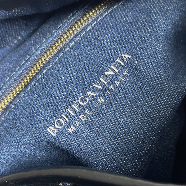 bo*te*ga Ve*ne*ta small hop