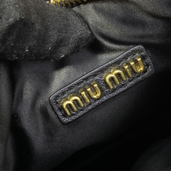 M*um*u wander matelassé nappa leather hobo bag