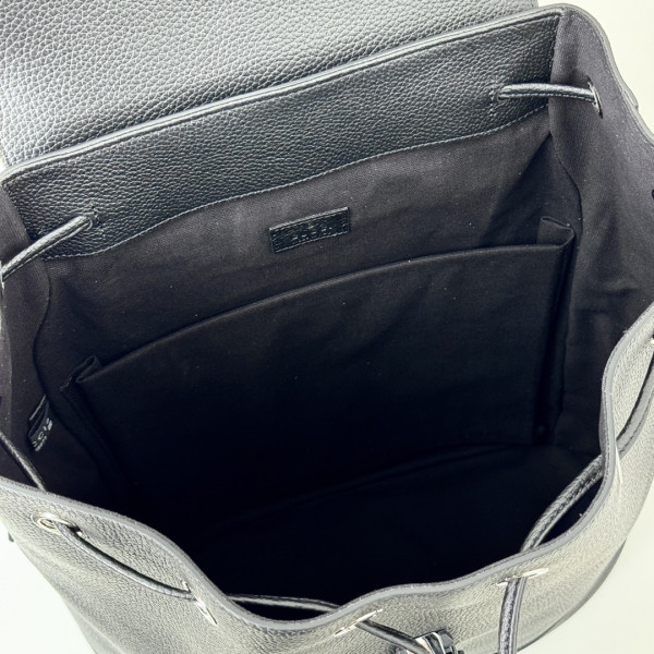 G*u*i large backpack with web