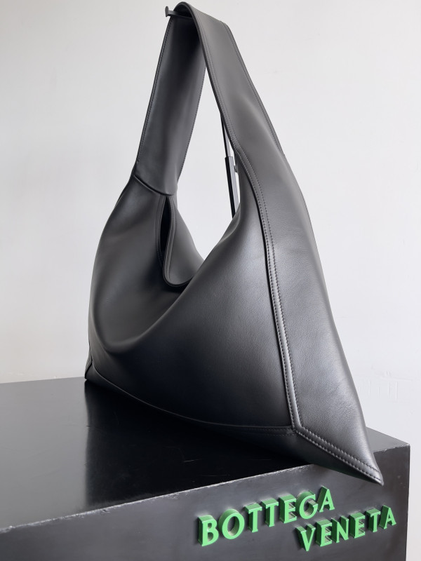 bo*te*ga Ve*ne*ta large hop