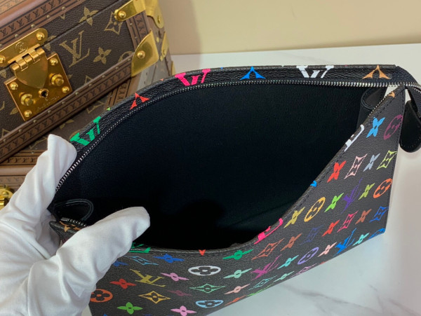 l0*is V*t0n toiletry pouch 26