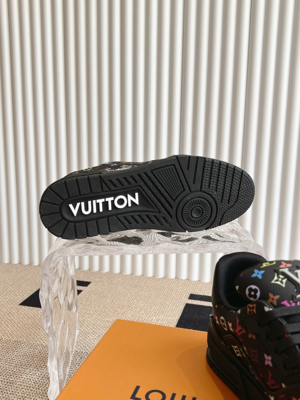 l0*is V*t0n sneakers
