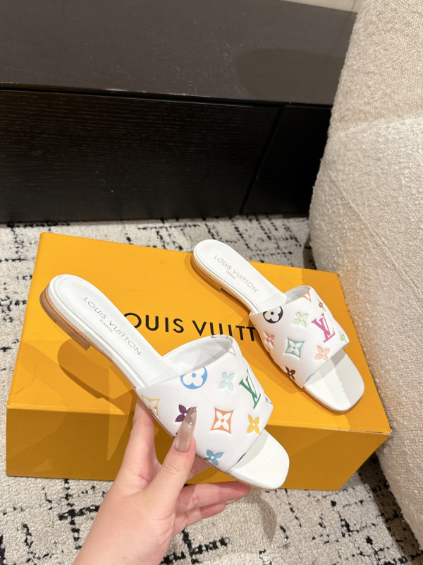 l0*is V*t0n slippers