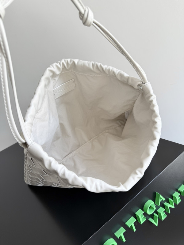 bo*te*ga Ve*ne*ta medium dustbag