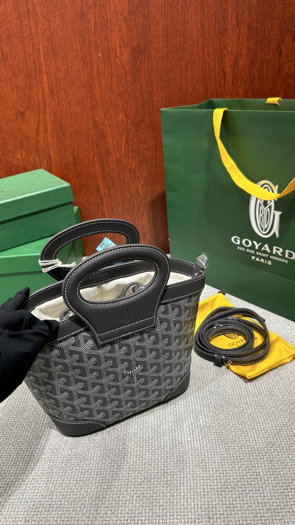 Go*ard beluga  - 23×18.5×8cm