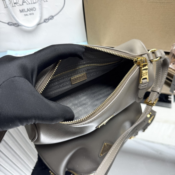 Pra*a leather pouch - 22*9*7.5cm