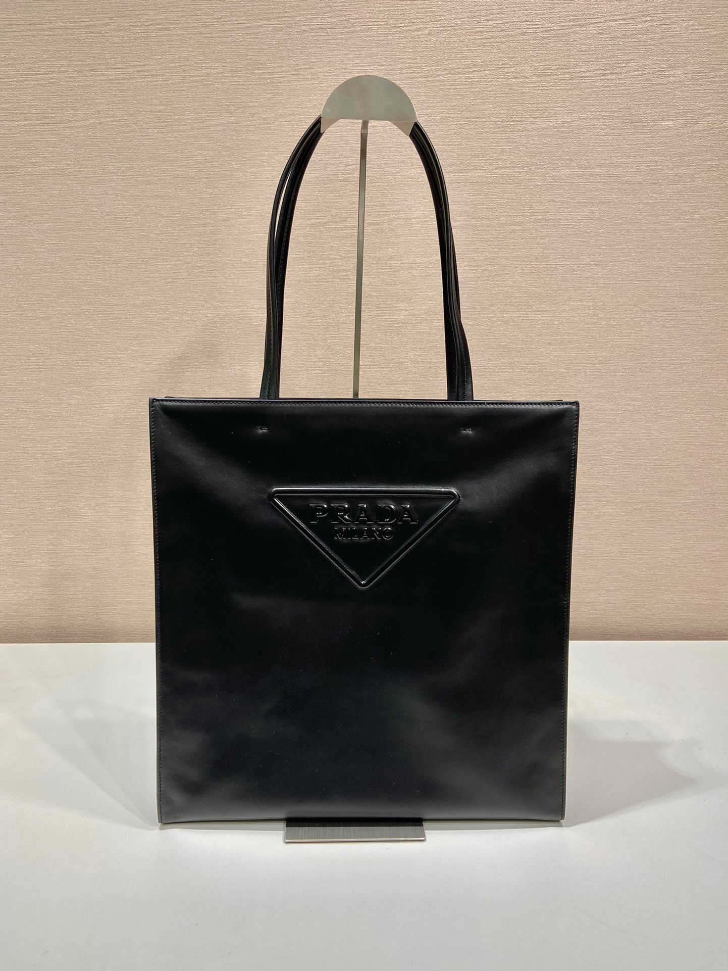Pra*a leather tote bag