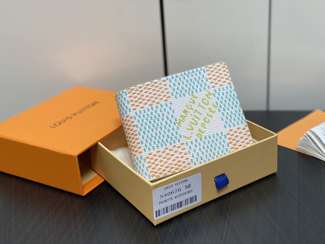 l0*is V*t0n multiple wallet-11.5*9*1.5cm