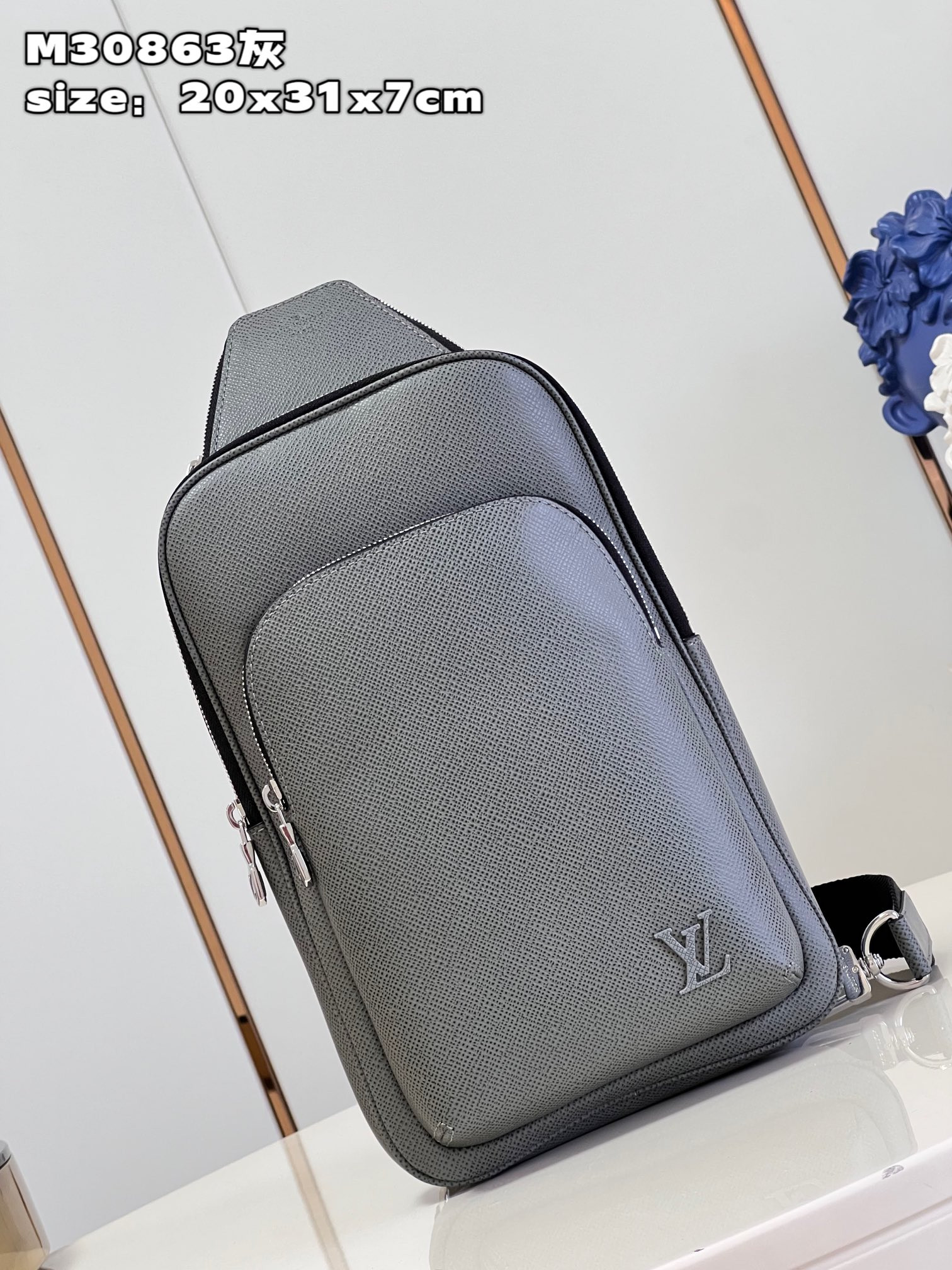 l0*is V*t0n avenue slingbag nm-31*20*7cm